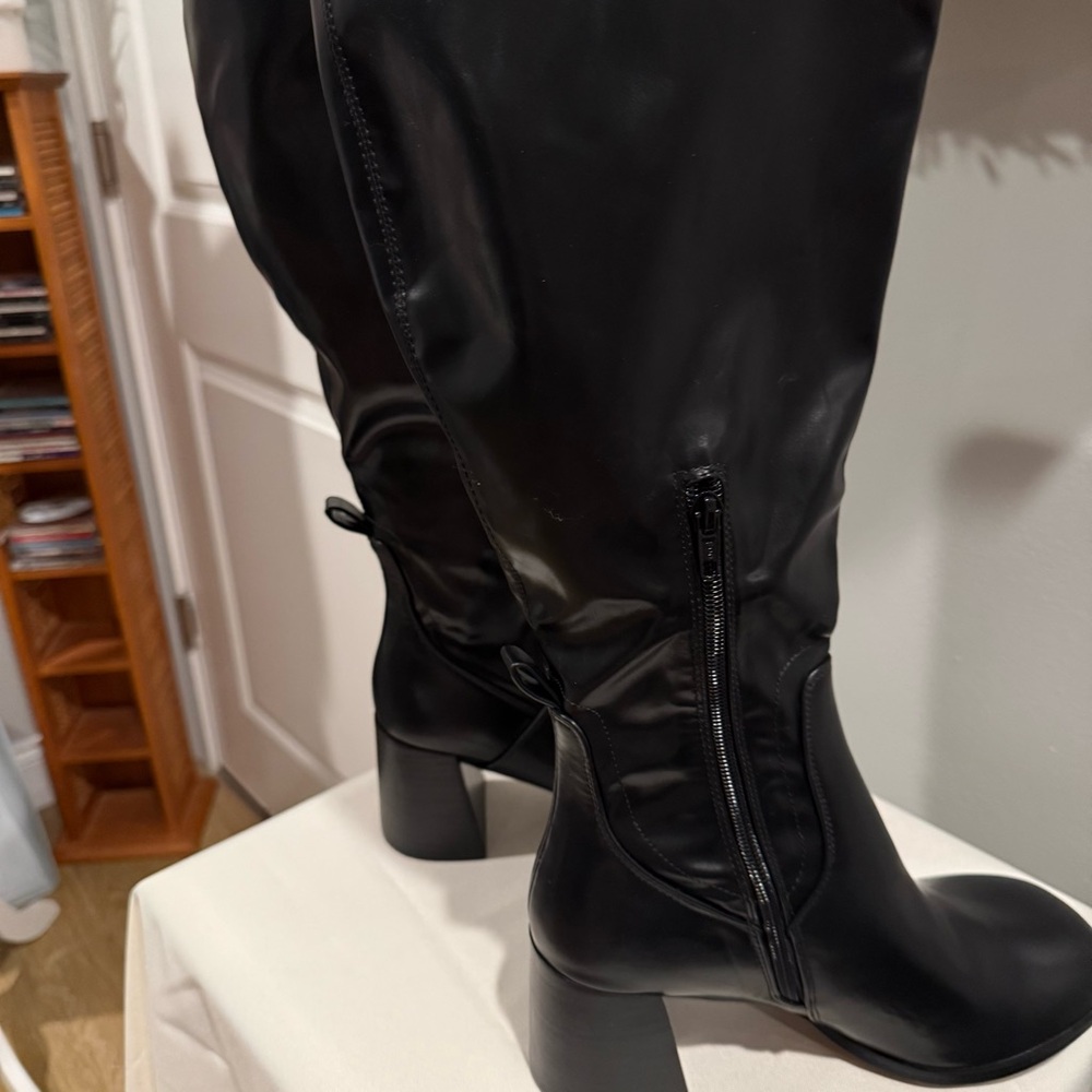Topshop Knee High Boots w/side zipper and block heel - Picture 7 of 16